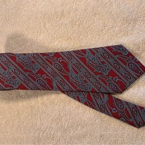 Elegant Paisley Red and Gray Men's Tie